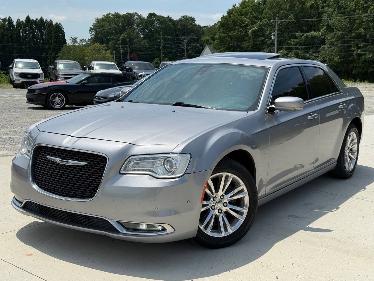 Used 2017 Chrysler 300 Limited w/ 300 Premium Group RWD image 3