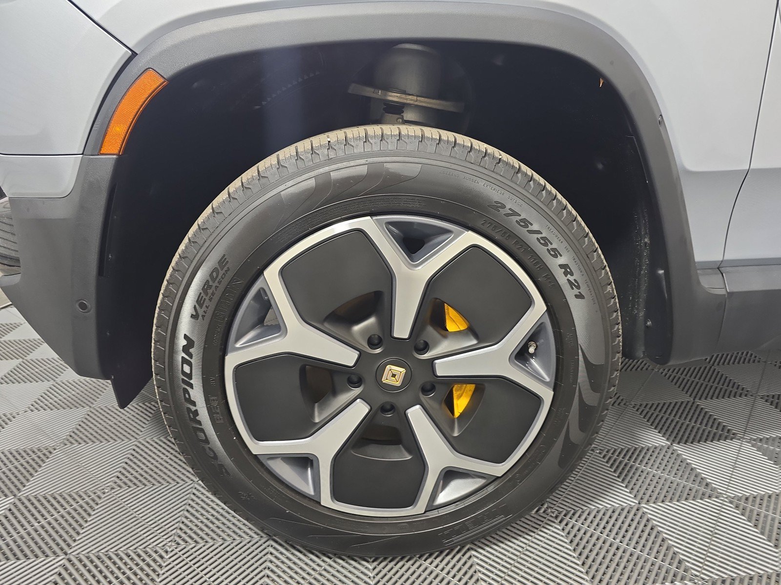 Used 2023 Rivian R1S Adventure AWD/4WD image 9