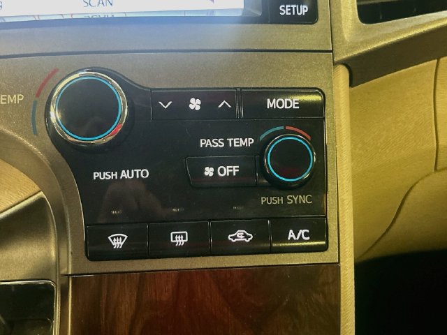 Used 2013 Toyota Venza LE FWD image 14