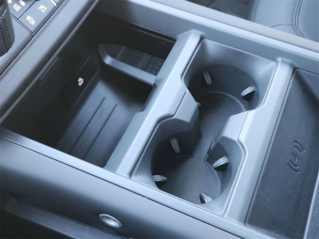 Used 2025 Land Rover Defender 110 S image 18