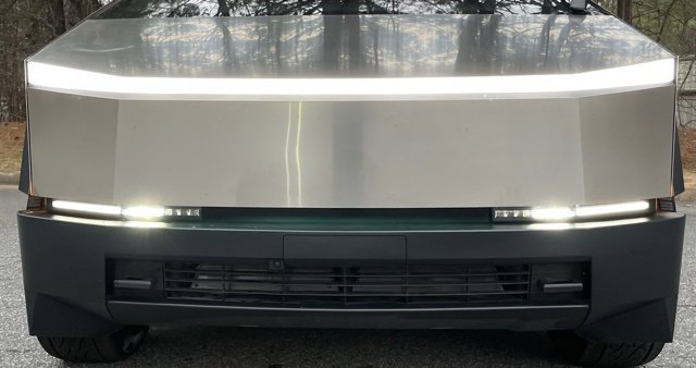 Used 2024 Tesla Cybertruck AWD Crew Cab image 12