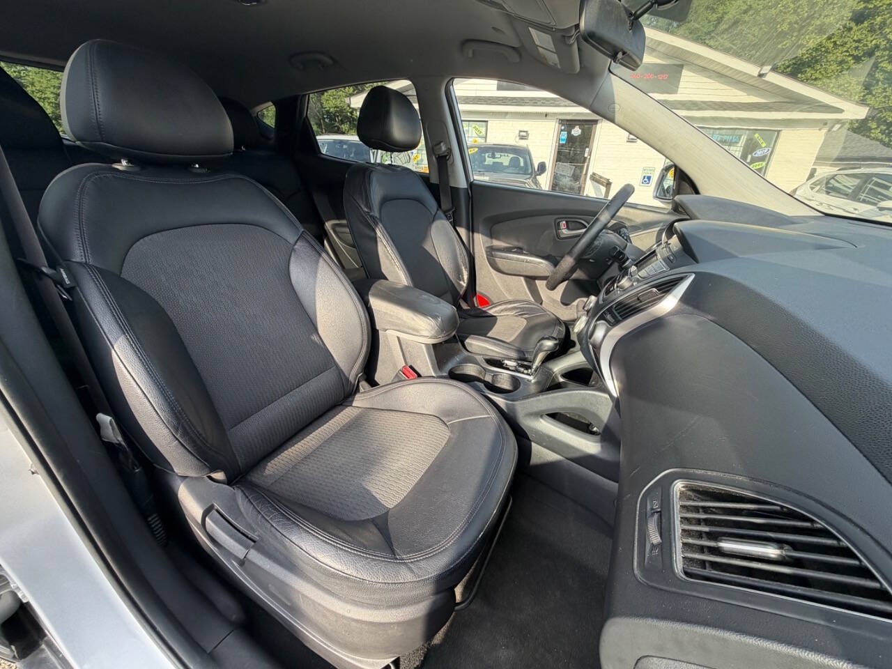Used 2011 Hyundai Tucson GLS AWD/4WD image 12