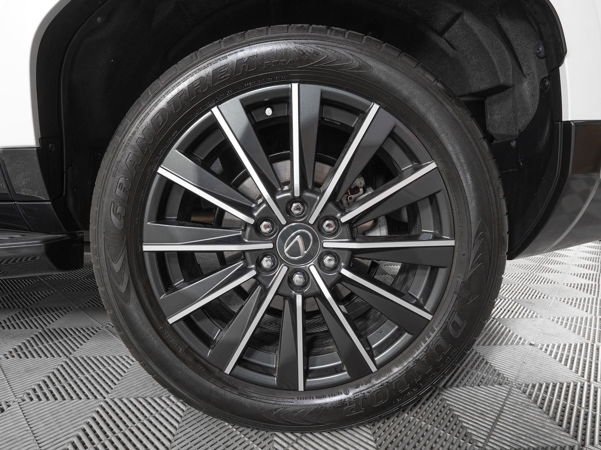 Used 2024 Lexus GX 550 w/ Cold Area Package image 33