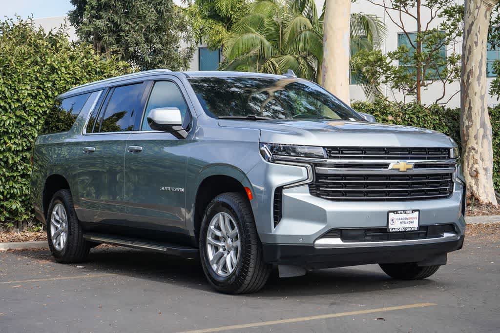 Used 2024 Chevrolet Suburban LT AWD/4WD image 3