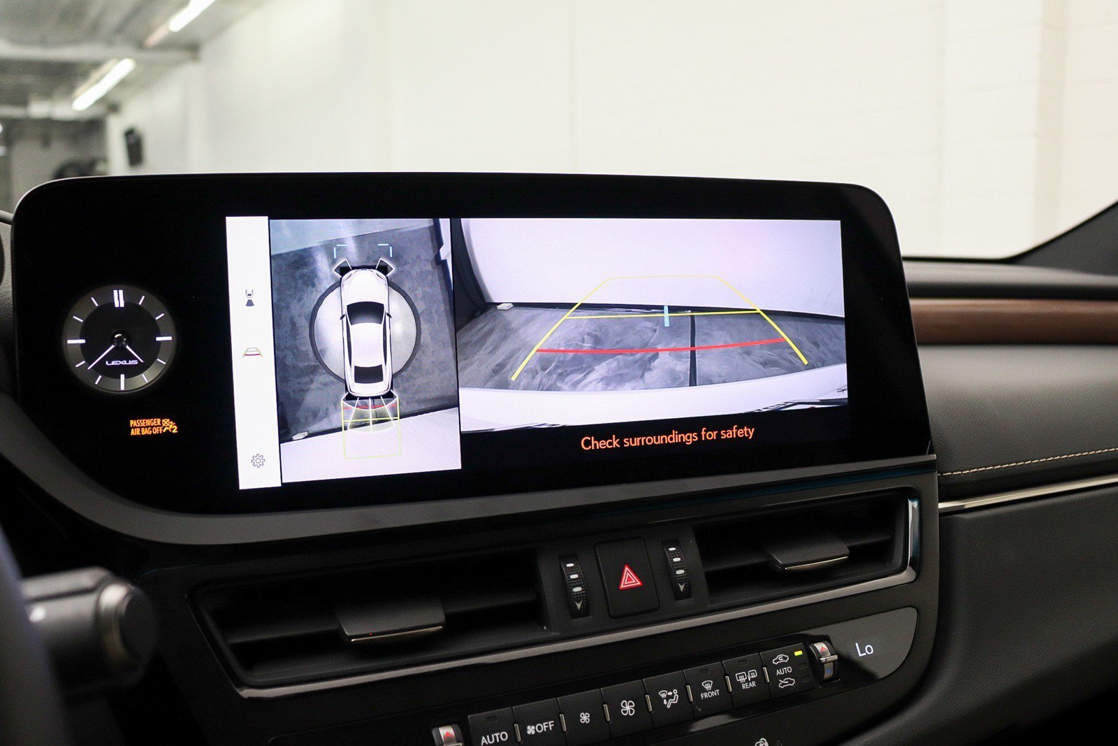 Used 2024 Lexus ES 300h w/ Luxury Package FWD image 30