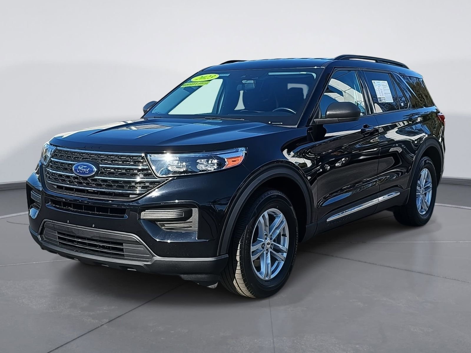 Used 2023 Ford Explorer XLT image 7