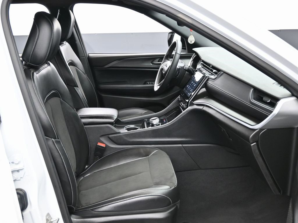 Used 2024 Jeep Grand Cherokee L Laredo image 39