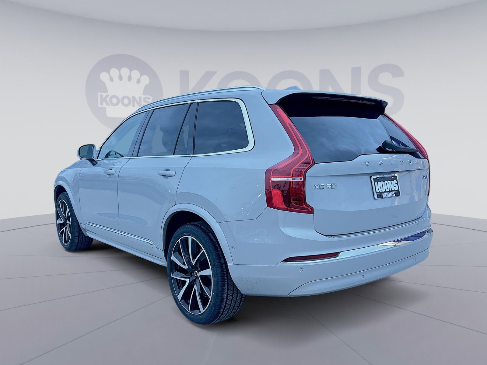 Certified 2023 Volvo XC90 B6 Plus image 4