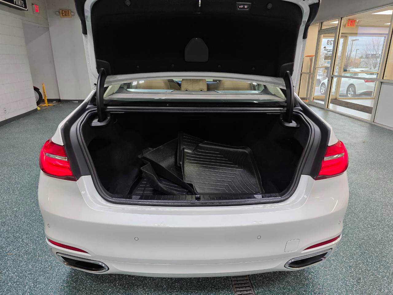 Used 2017 BMW 740i xDrive image 21