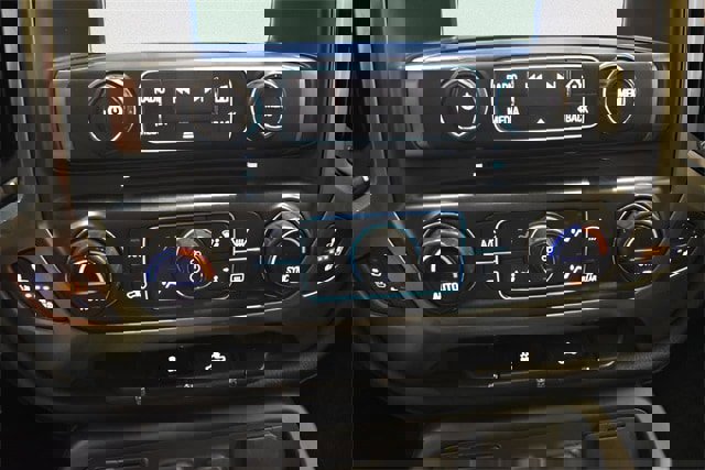 Used 2018 Chevrolet Silverado 1500 LTZ image 27