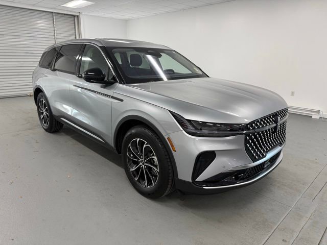 Used 2025 Lincoln Nautilus Premier w/ Equipment Group 102A image 3