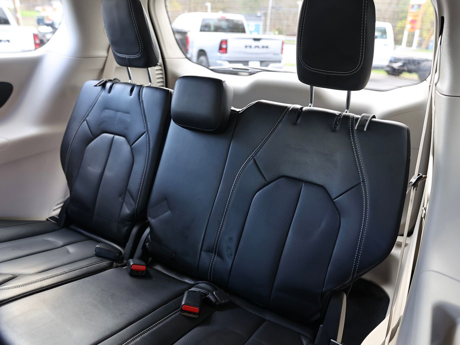 Used 2023 Chrysler Pacifica Touring-L image 23