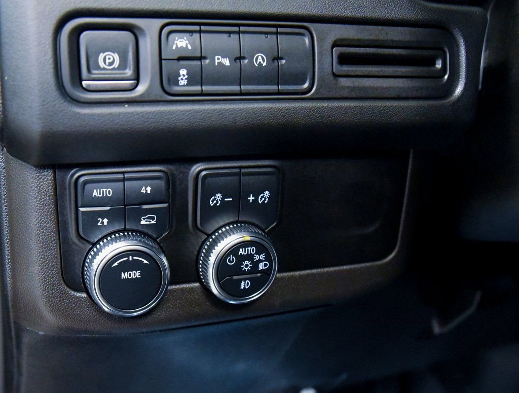 Used 2024 GMC Yukon SLE AWD/4WD image 19