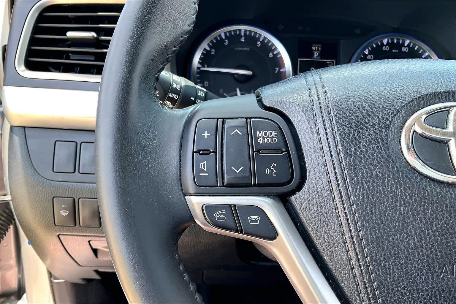 Used 2015 Toyota Highlander XLE FWD image 22