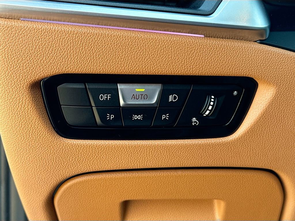 Used 2021 BMW 330i Sedan w/ Executive Package image 36