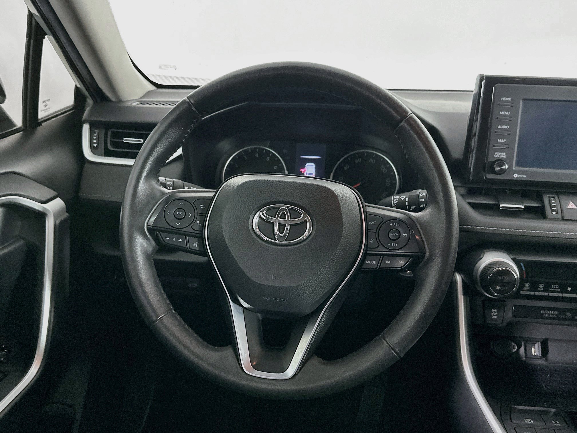 Used 2020 Toyota RAV4 XLE Premium FWD image 18