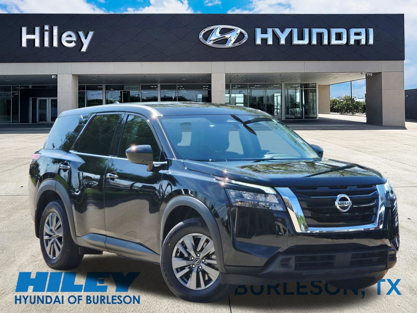 Used 2025 Nissan Pathfinder S video 2