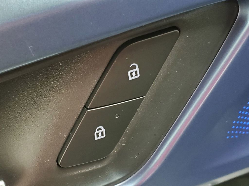 Used 2025 Chevrolet Equinox EV LT image 25