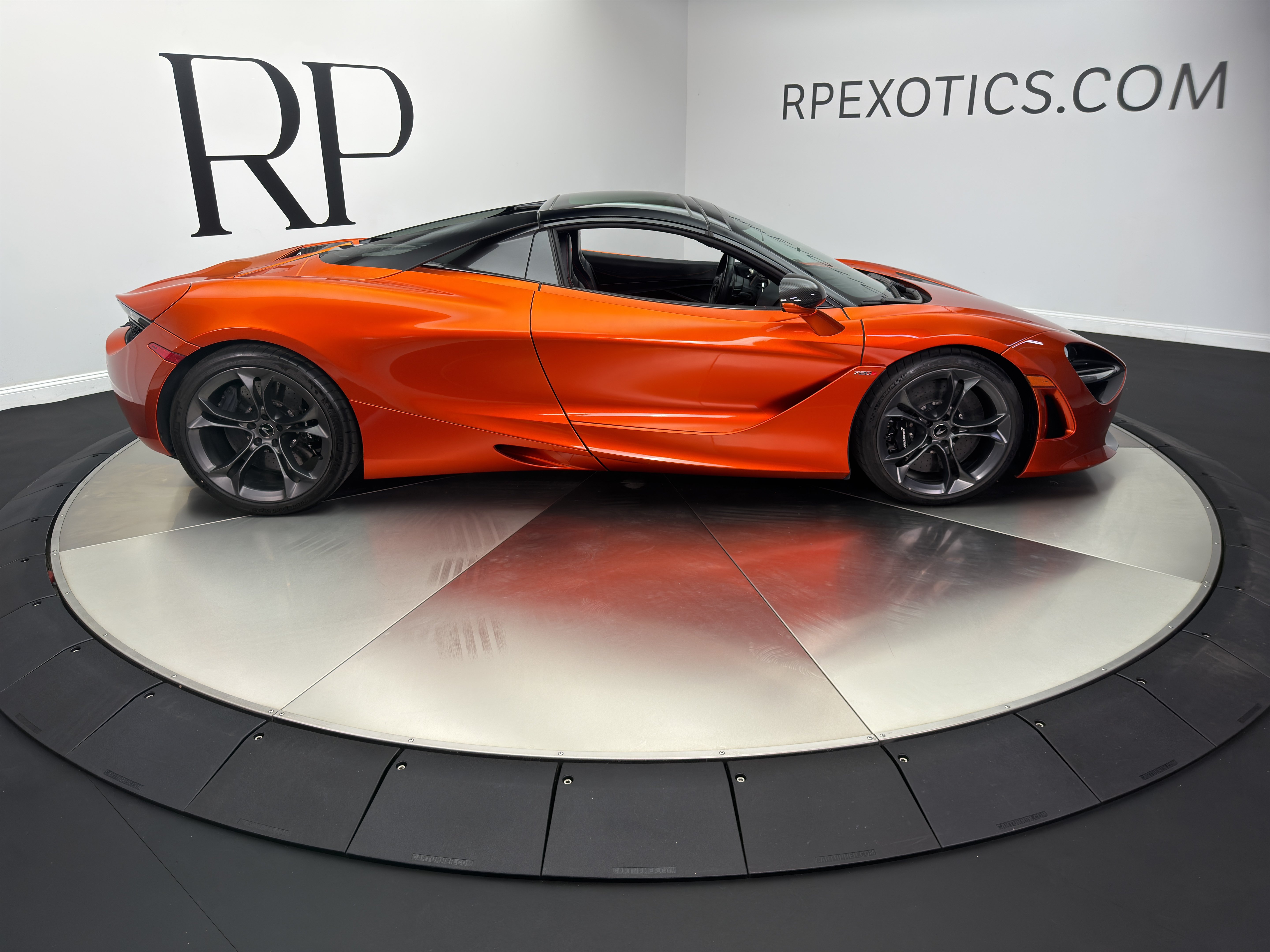 Used 2020 McLaren 720S Spider RWD image 15