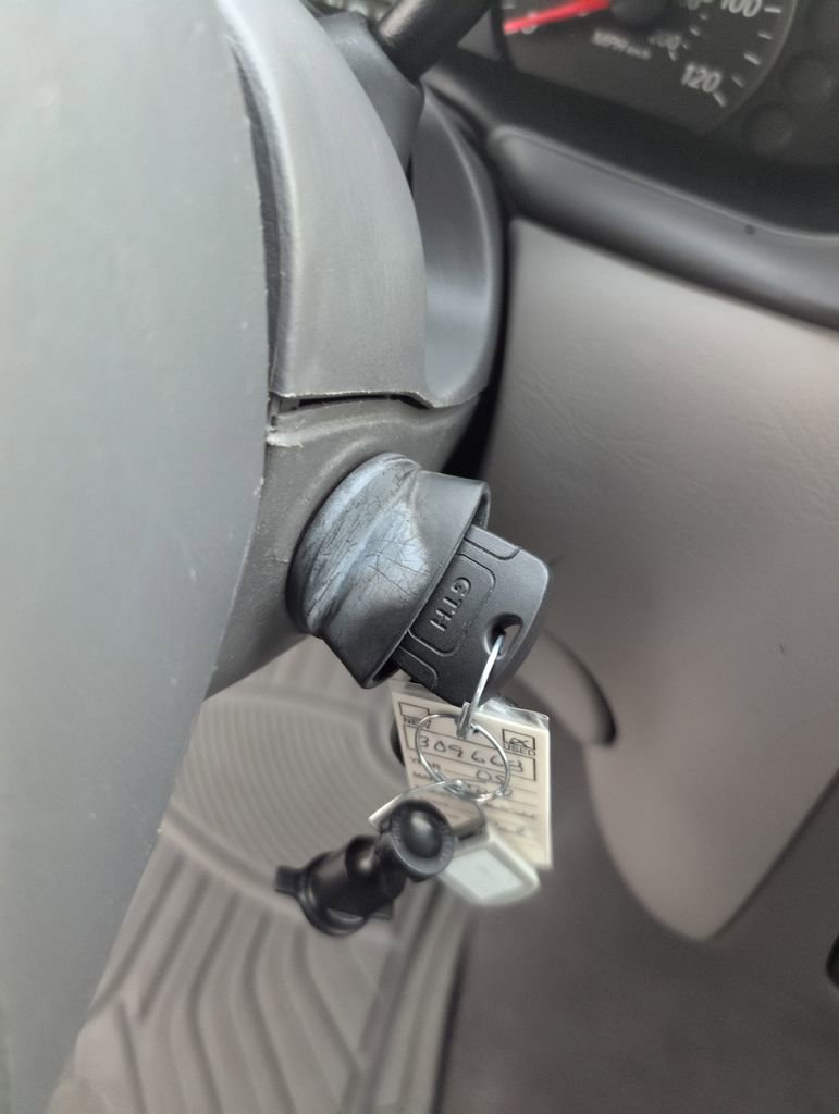 Used 2005 Ford Taurus SE FWD image 35