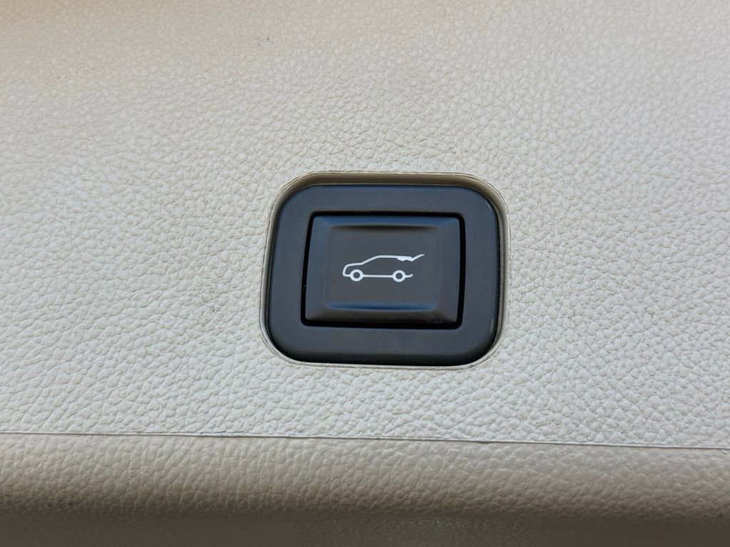 Used 2016 Cadillac SRX Luxury image 14