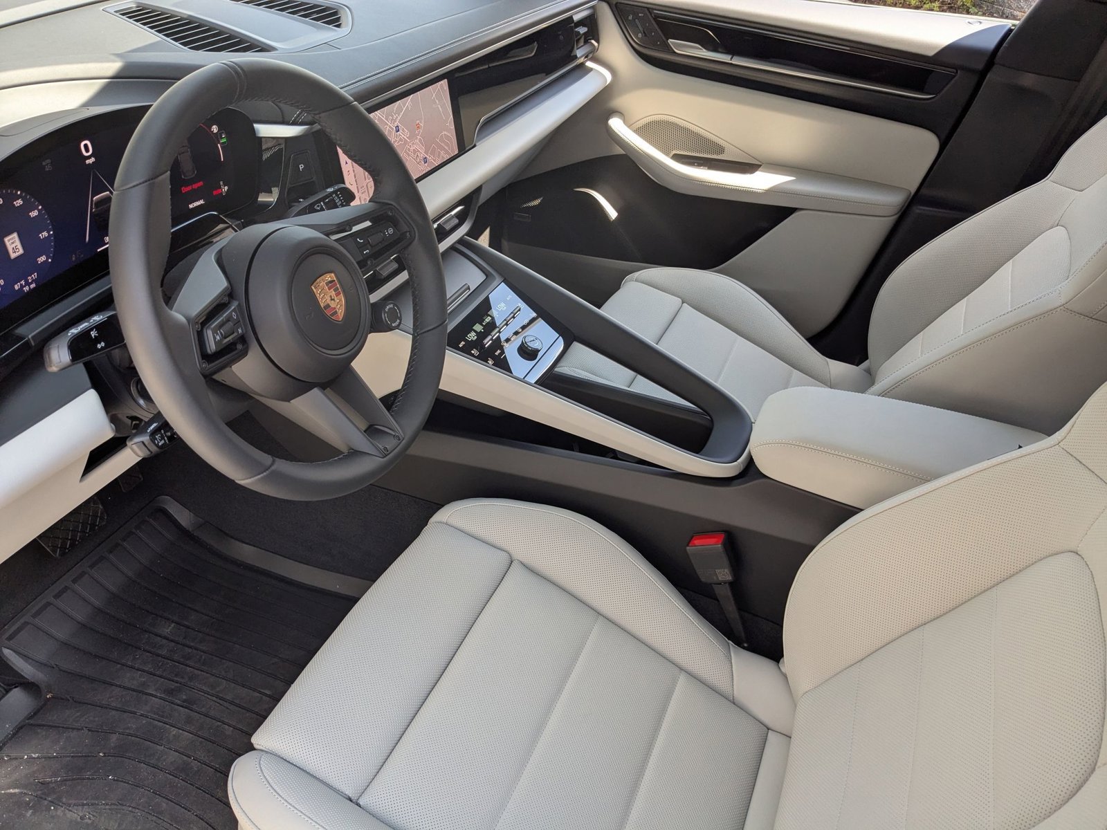 New 2026 Porsche Macan 4 Electric AWD/4WD image 4