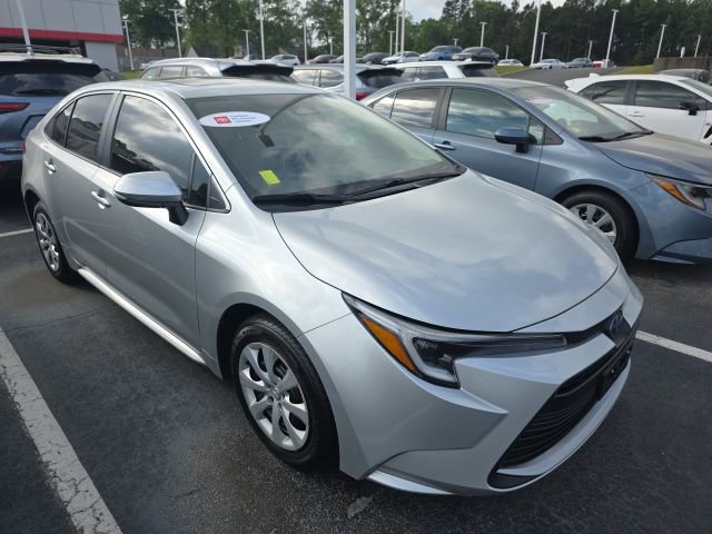 Used 2025 Toyota Corolla XLE image 1