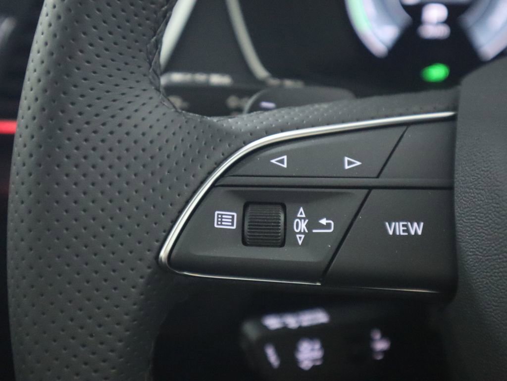 Used 2025 Audi Q5 e Premium Plus w/ Premium Plus Package image 12
