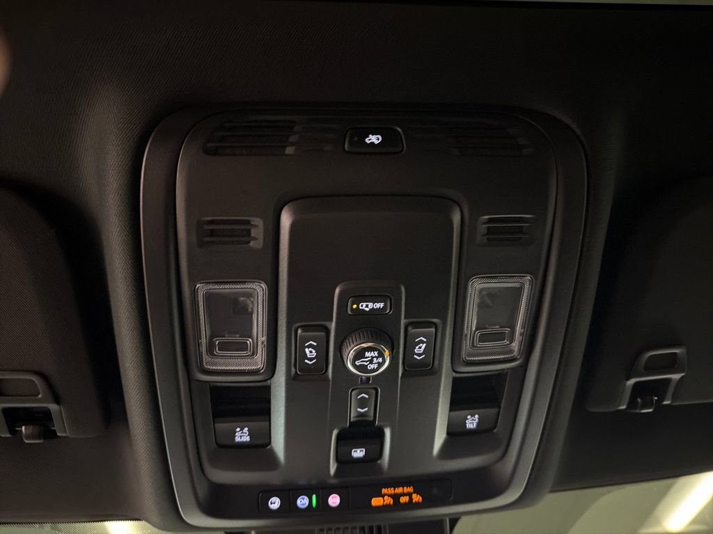 Used 2025 GMC Yukon AT4 Ultimate w/ LPO, AT4 Appearance Package AWD/4WD image 19