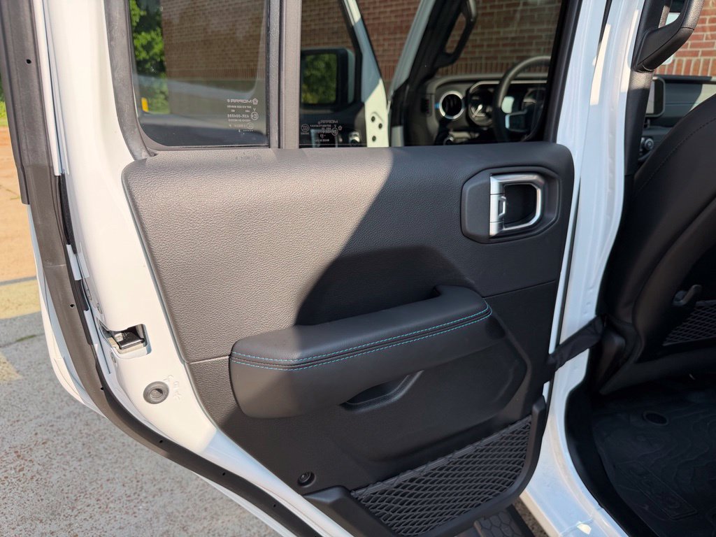 Used 2024 Jeep Wrangler High Altitude AWD/4WD image 22