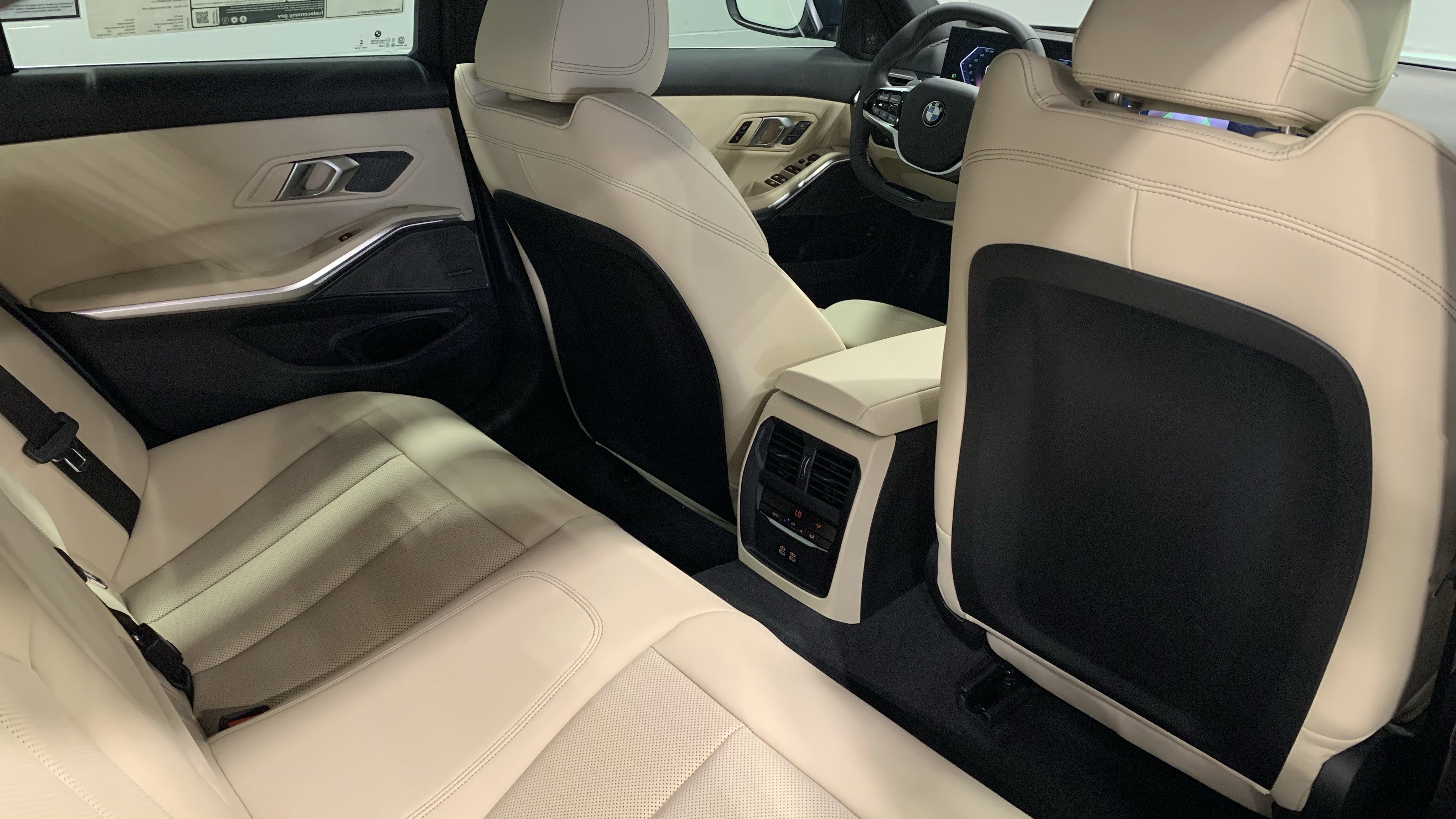 Used 2026 BMW 330i Sedan w/ Premium Package image 28