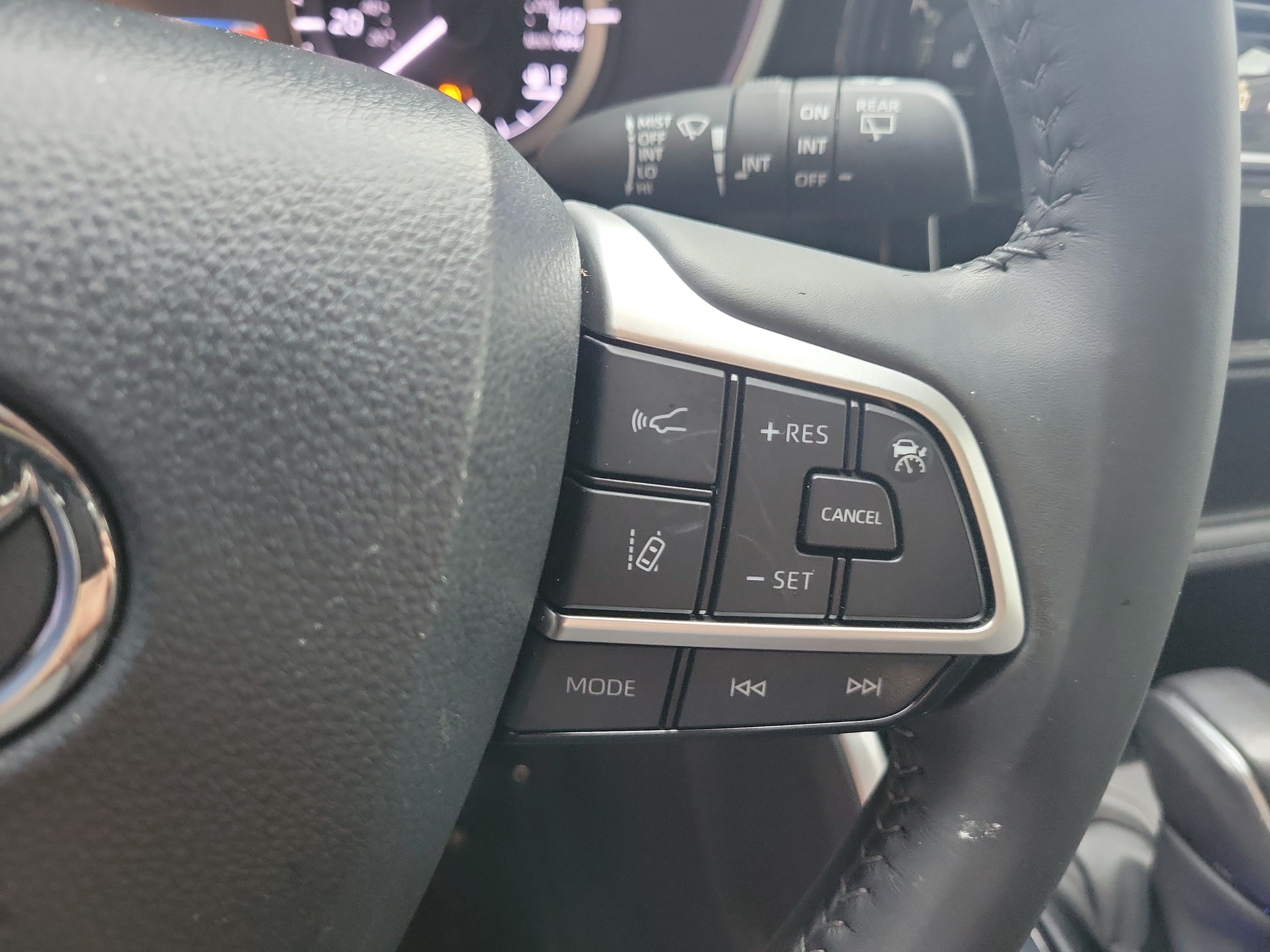 Used 2024 Toyota Highlander XSE FWD image 28