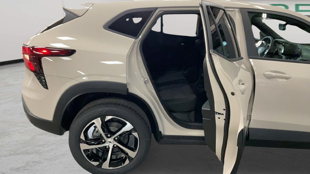New 2026 Chevrolet Trax RS w/ Driver Confidence Package FWD image 38