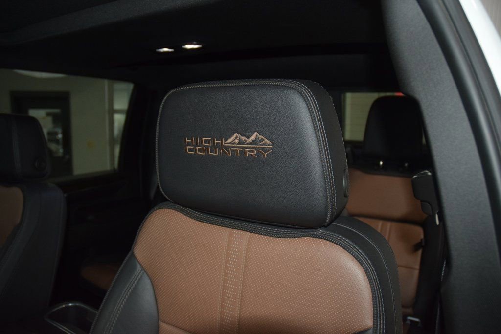 Used 2024 Chevrolet Silverado 3500 High Country w/ Technology Package AWD/4WD image 44