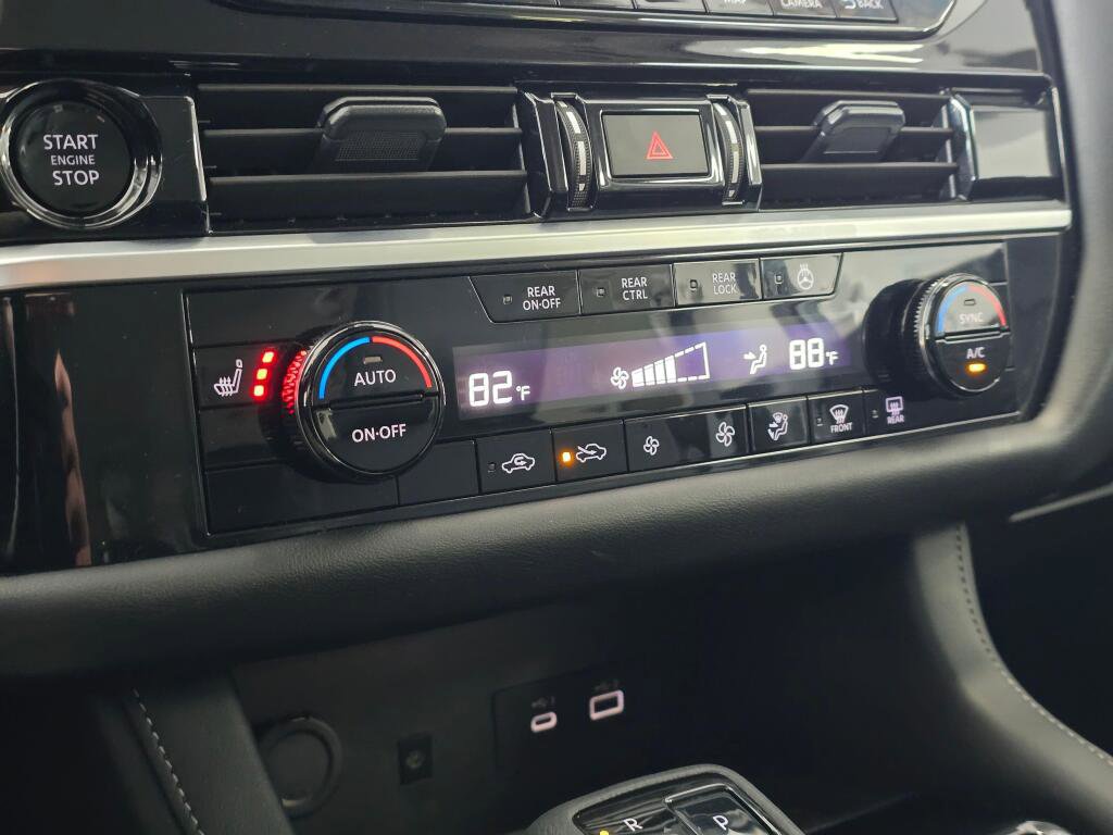 Used 2025 Nissan Pathfinder SL image 32