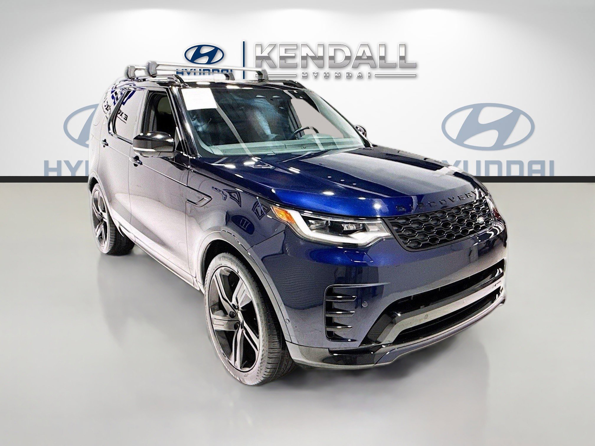 Used 2023 Land Rover Discovery HSE R-Dynamic AWD/4WD image 1