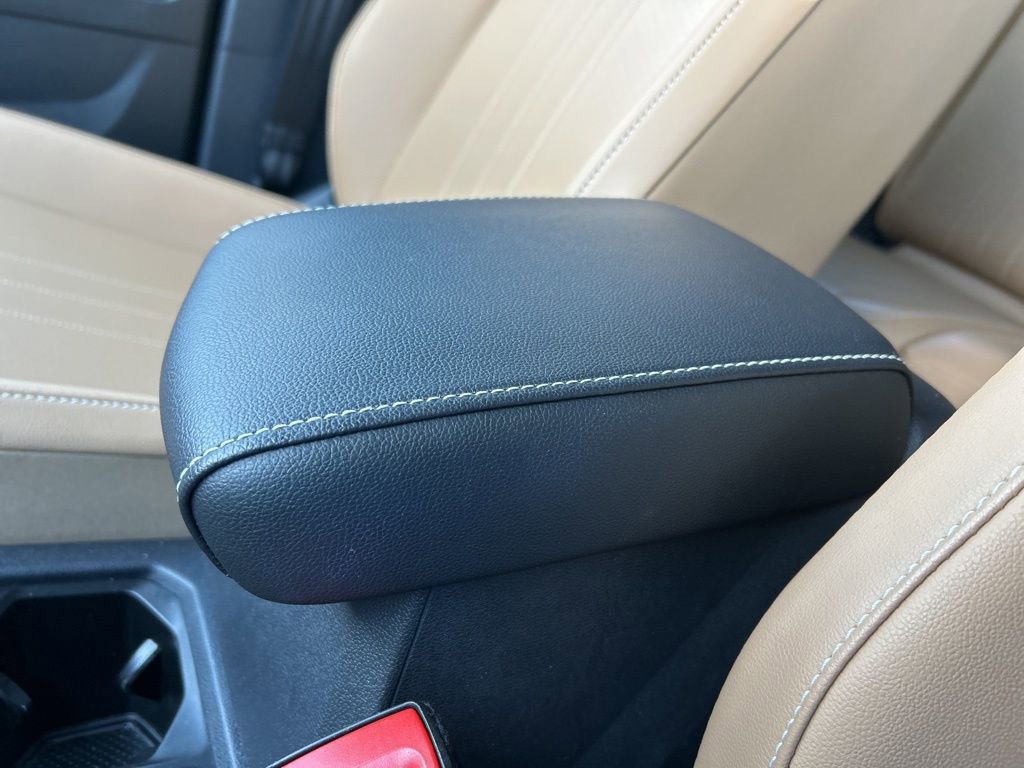 Used 2024 Volkswagen Tiguan SE image 38