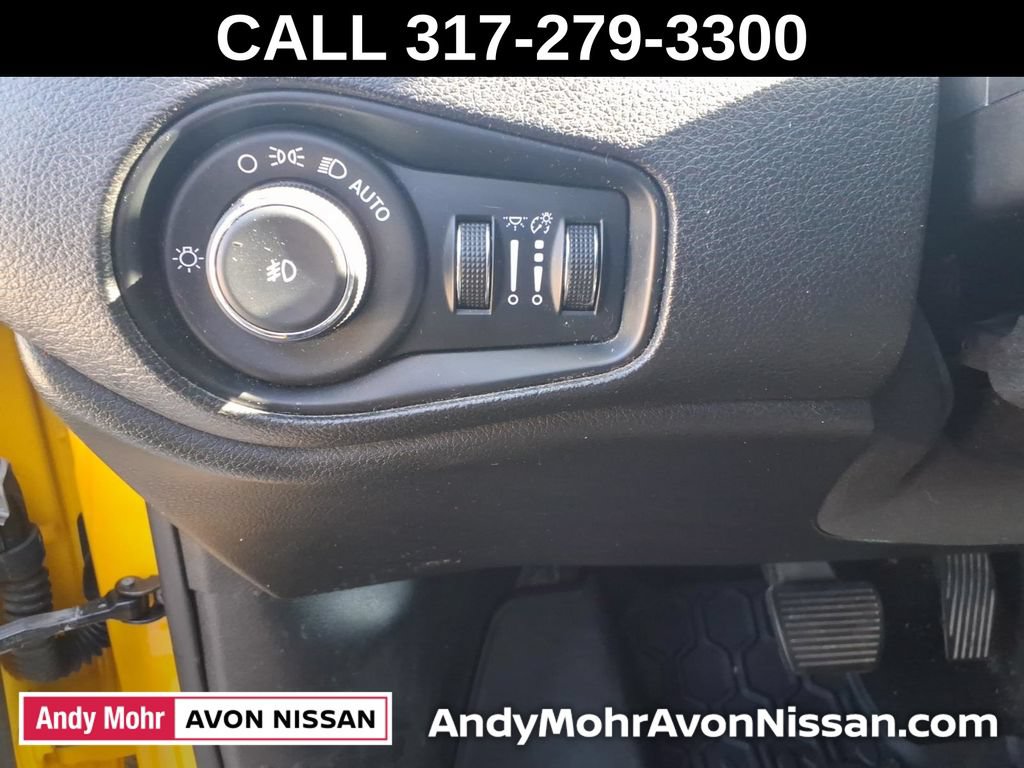 Used 2015 Jeep Renegade Latitude w/ Cold Weather Group II AWD/4WD image 20