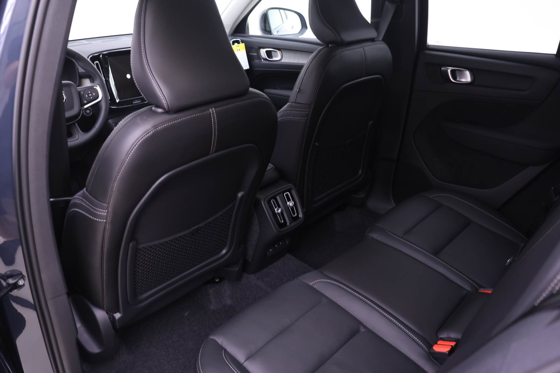 New 2026 Volvo XC40 B5 Ultra w/ Protection Package Premier AWD/4WD image 13