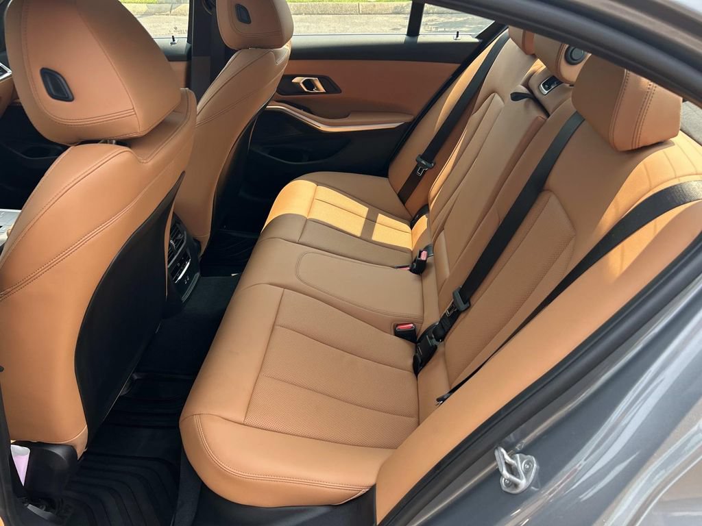 Used 2025 BMW 330i Sedan w/ Premium Package RWD image 23