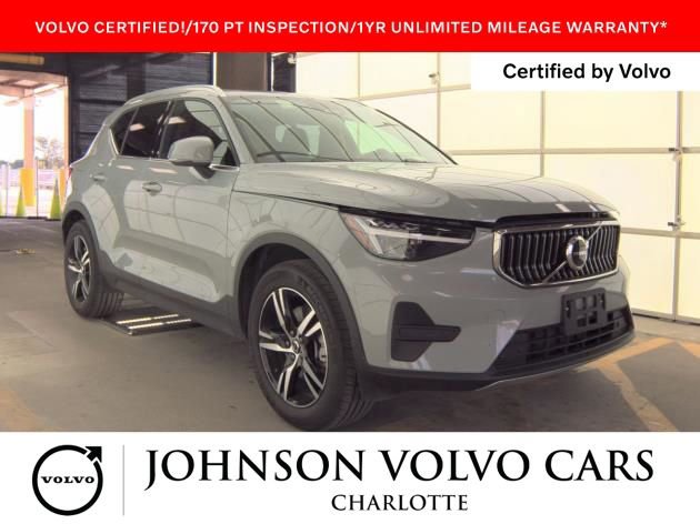 Used 2025 Volvo XC40 B5 Core