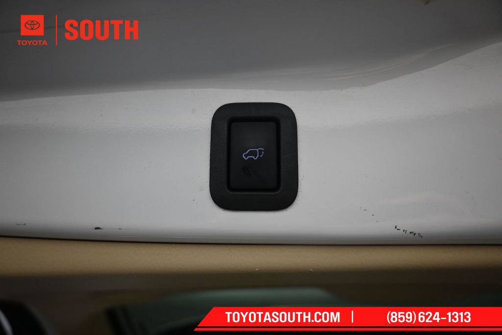 Used 2017 Toyota Highlander Limited AWD/4WD image 33