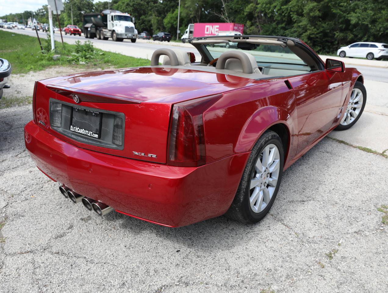 Used 2005 Cadillac XLR RWD image 14