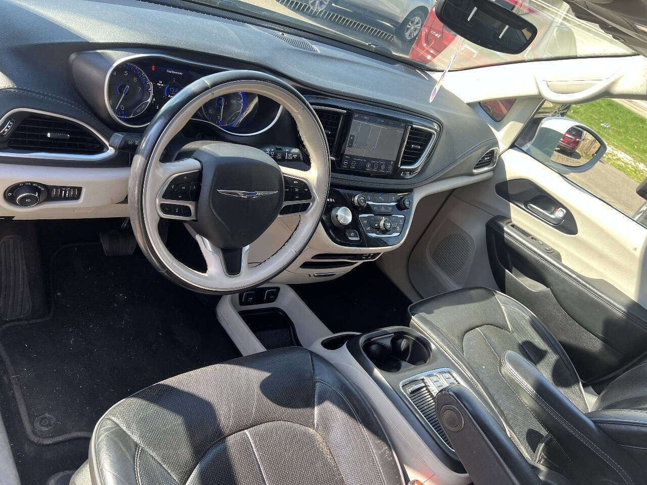 Used 2020 Chrysler Pacifica Limited FWD image 12