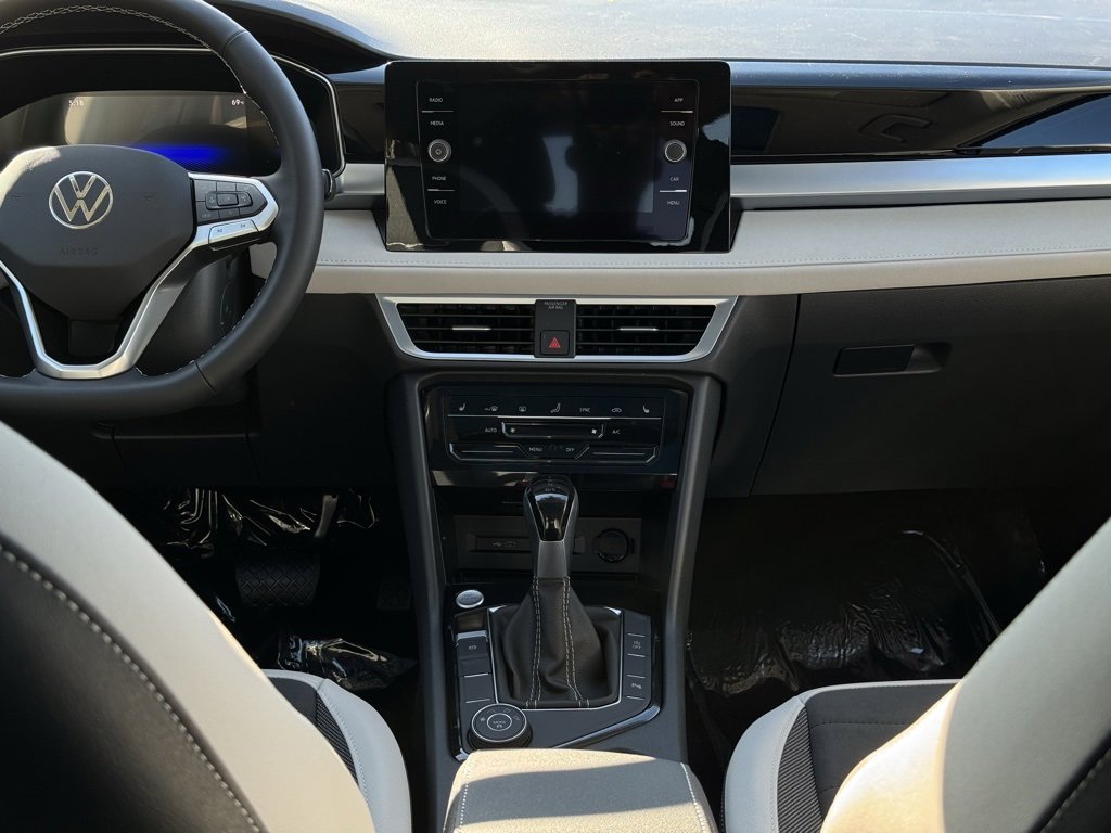 New 2025 Volkswagen Taos SE image 27
