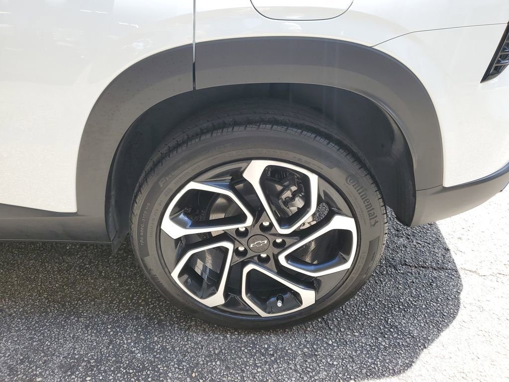 Used 2024 Chevrolet Trax RS FWD image 11