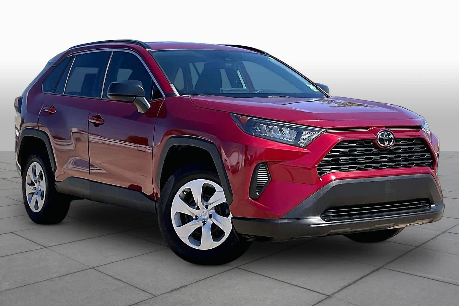 Used 2019 Toyota RAV4 LE FWD image 4