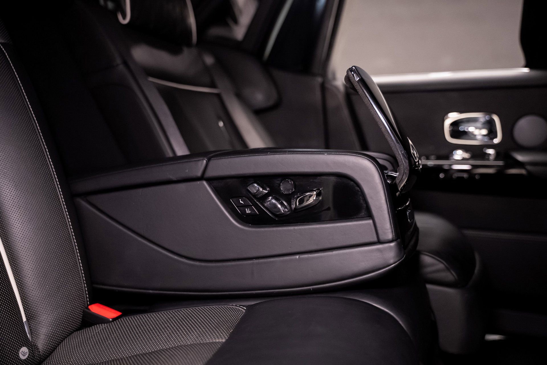 Used 2018 Rolls-Royce Phantom Sedan image 72