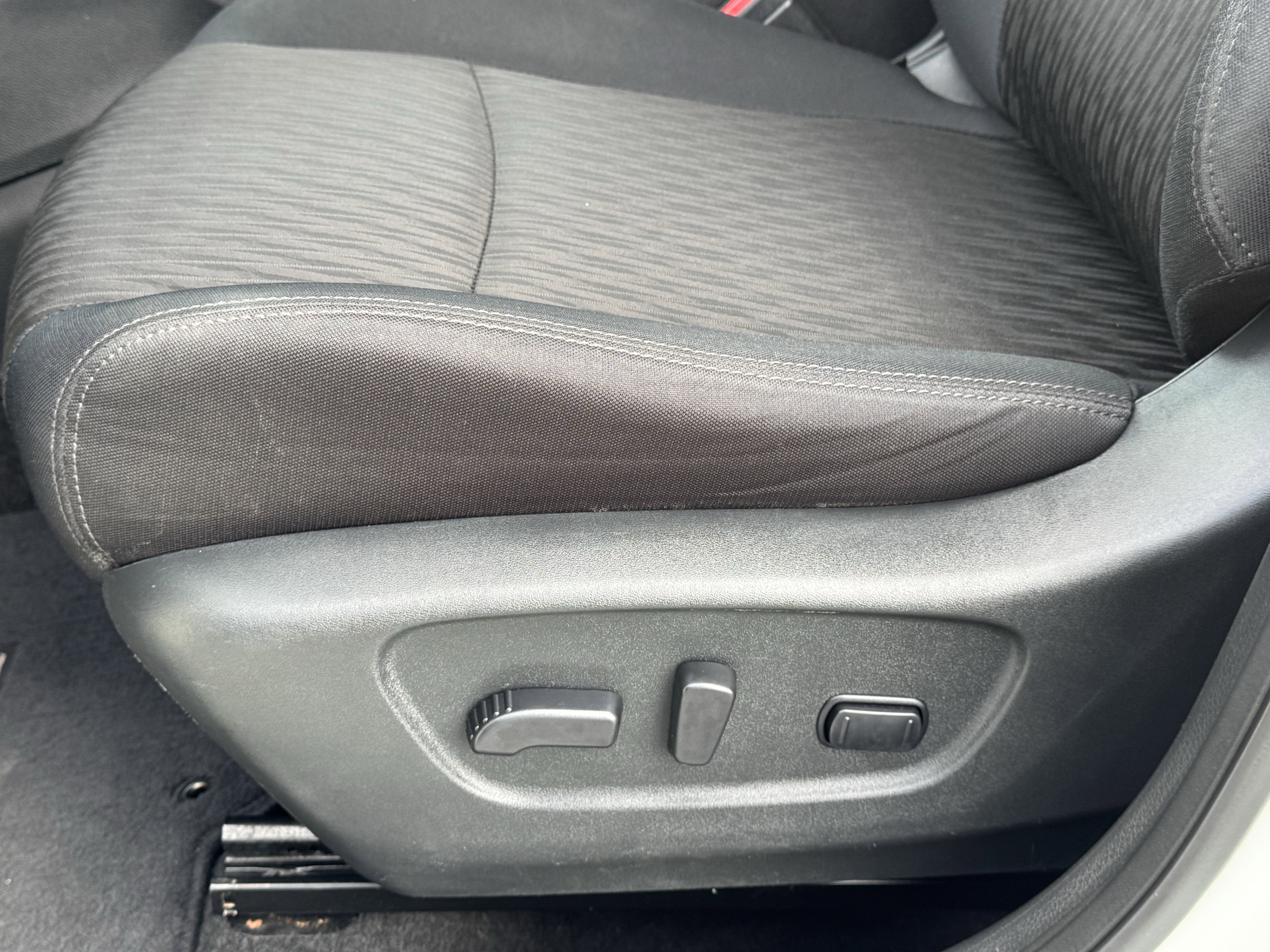 Used 2019 Nissan Rogue SV w/ Premium Package image 26