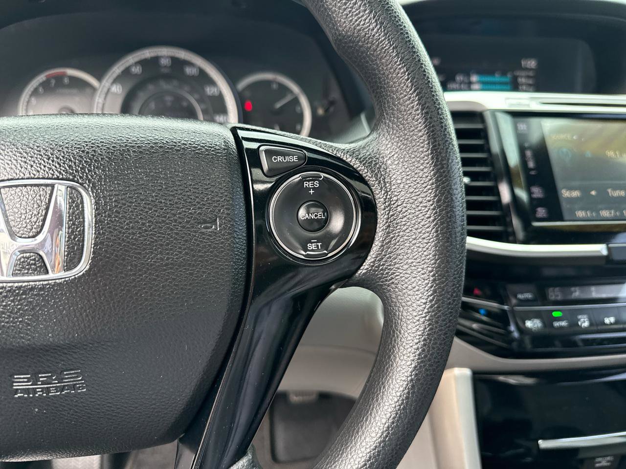 Used 2016 Honda Accord EX image 18